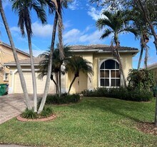 9047 SW 161st Terrace in Palmetto Bay, FL - Building Photo