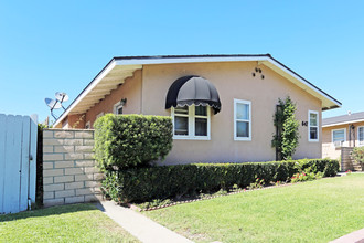 Civic Center Apartments in Brea, CA - Building Photo - Building Photo