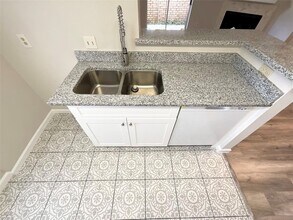 1515 Sandy Springs Rd in Houston, TX - Building Photo - Building Photo