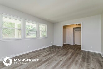 332 Foxcroft Dr in Winston-Salem, NC - Building Photo - Building Photo