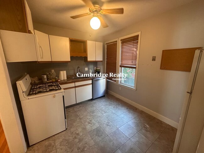 39 Magnus Ave, Unit 2T