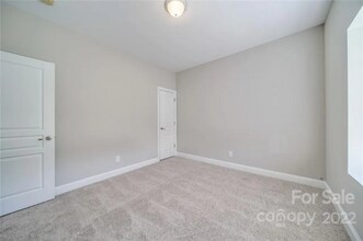 5814 Bradford Lake in Charlotte, NC - Foto de edificio - Building Photo