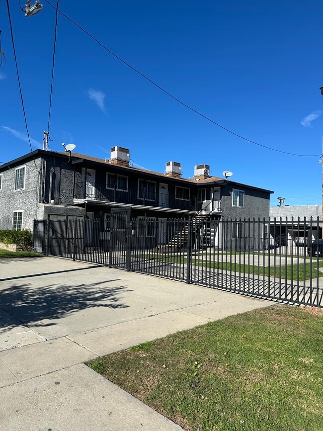 11801 Hart St, Unit 4