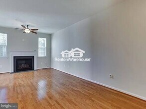 7427 Macon Dr in Glen Burnie, MD - Foto de edificio - Building Photo