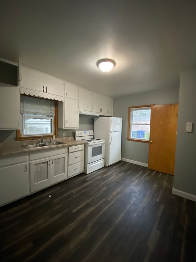 229 Boston Ave in Waterloo, IA - Building Photo - Building Photo