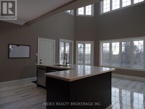 24 Lloyd Sanderson Dr in Brampton, ON - Building Photo - Building Photo