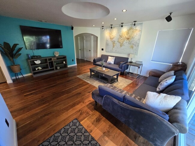 2645 Garnet Ave in San Diego, CA - Foto de edificio - Building Photo