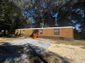 7740 Poinciana Pl in Milton, FL - Building Photo