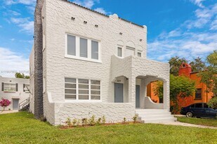 327 SW 20th St in Fort Lauderdale, FL - Building Photo