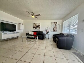 144 Farnham F in Deerfield Beach, FL - Foto de edificio - Building Photo