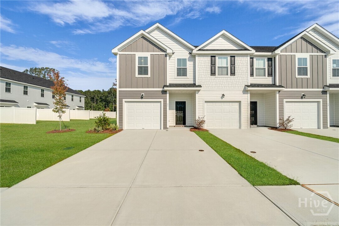 31 Stafford Loop in Richmond Hill, GA - Building Photo
