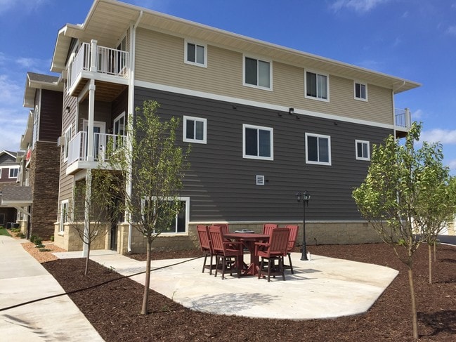 Victory Court Apartments in Sartell, MN - Foto de edificio - Building Photo
