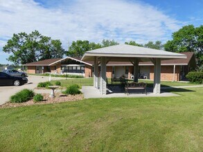 Prairie View Homes in Woonsocket, SD - Foto de edificio - Building Photo