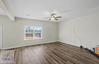 121 Battalion Ln in Hinesville, GA - Foto de edificio - Building Photo