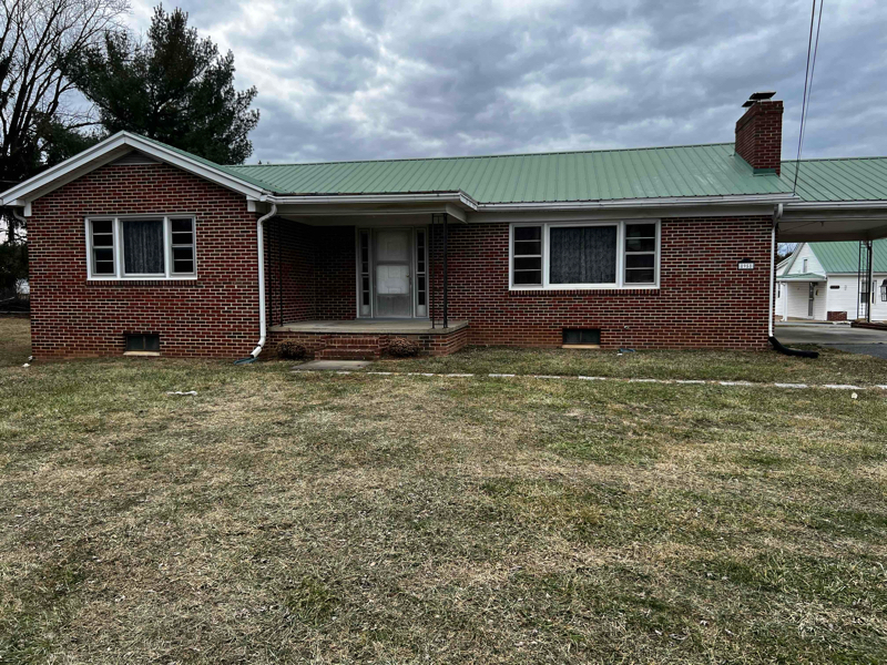 8958 Winchester Ave in Bunker Hill, WV - Building Photo