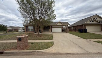 18028 Andalucia Dr in Edmond, OK - Building Photo