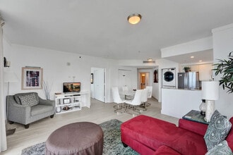 2889 McFarlane Rd, Unit SI ID1503916P in Miami, FL - Building Photo - Building Photo