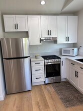 6038 Maury Ave in Woodland Hills, CA - Building Photo - Building Photo