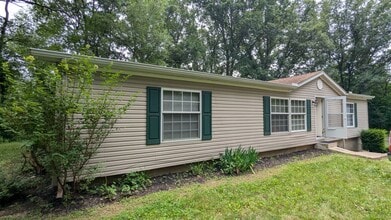 621 Earl Rd NW in Massillon, OH - Building Photo - Building Photo