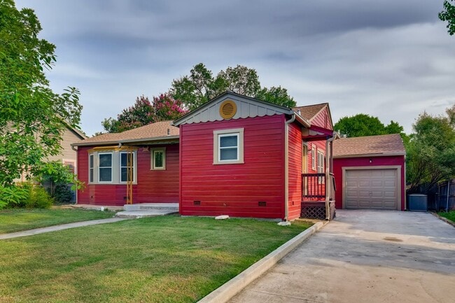 2040 W Mistletoe Ave in San Antonio, TX - Foto de edificio - Building Photo