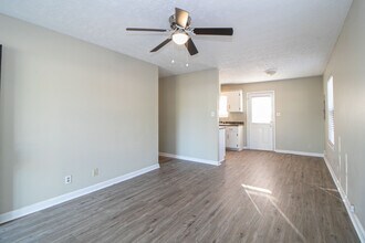 670 Artic Ave in Oak Grove, KY - Building Photo - Building Photo