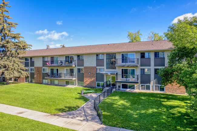 Mountainview Apartments in Calgary, AB - Building Photo - Building Photo