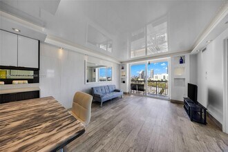 401 Ocean Dr in Miami Beach, FL - Building Photo - Building Photo