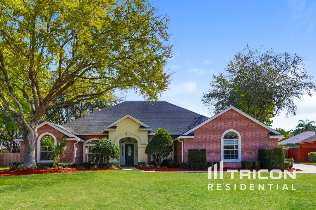1137 Hideaway Dr N in Jacksonville, FL - Foto de edificio