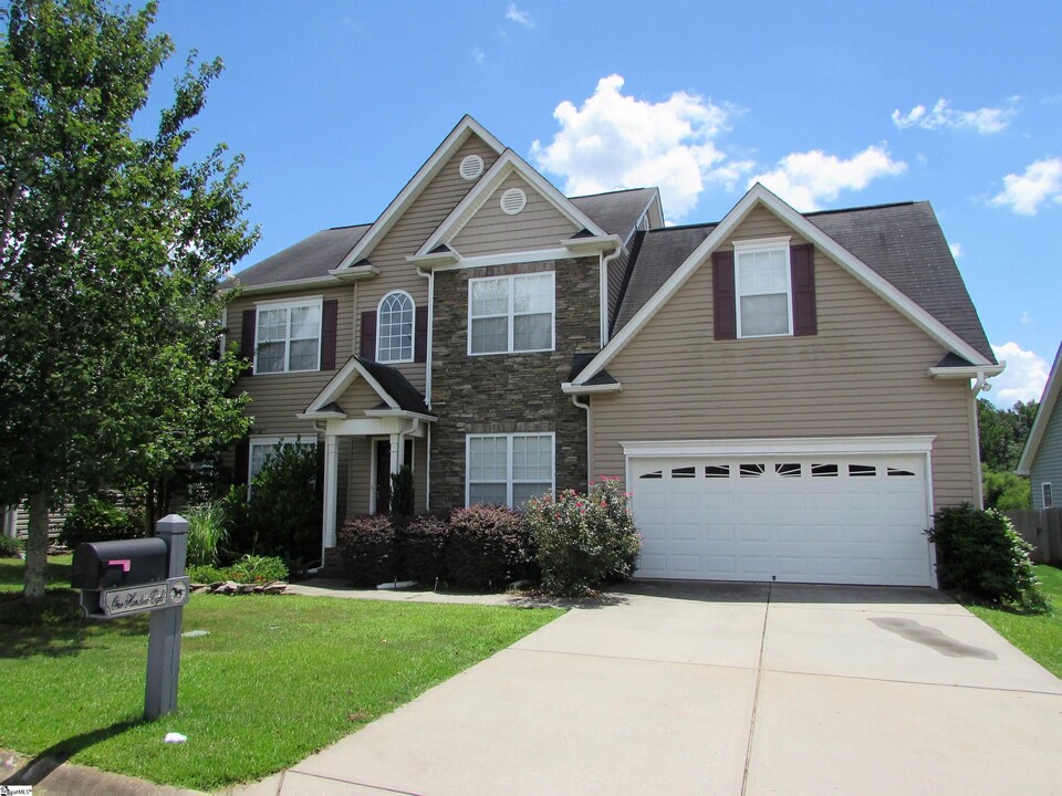 108 Mercer Dr in Simpsonville, SC - Building Photo