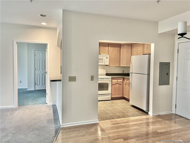 2590 Gold Star Hwy in Groton, CT - Building Photo - Building Photo
