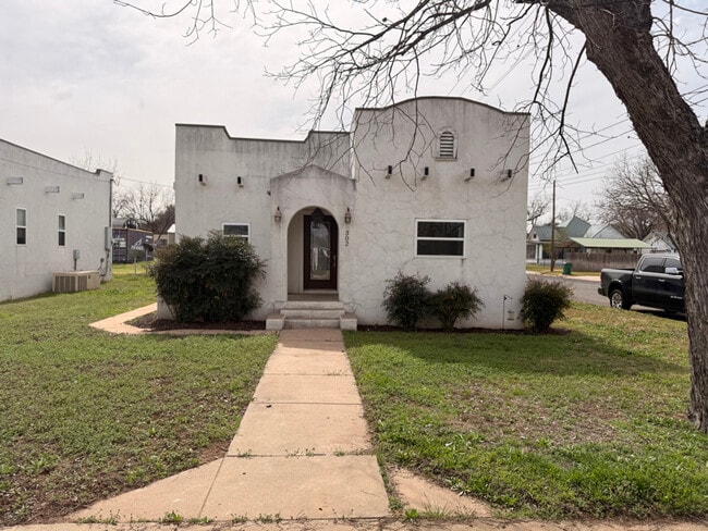property at 302 E Sandstone St