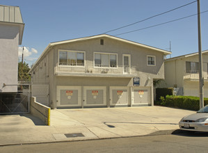 1320 N Martel Ave in Los Angeles, CA - Building Photo - Building Photo