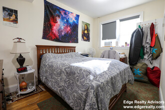 66 Egmont St, Unit 3 in Brookline, MA - Foto de edificio - Building Photo