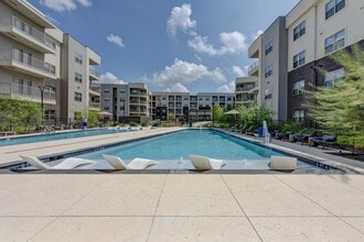 Cantarra in Manor, TX - Foto de edificio - Building Photo