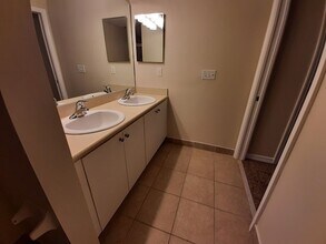 8358 Bernwood Cove Loop in Ft. Myers, FL - Foto de edificio - Building Photo