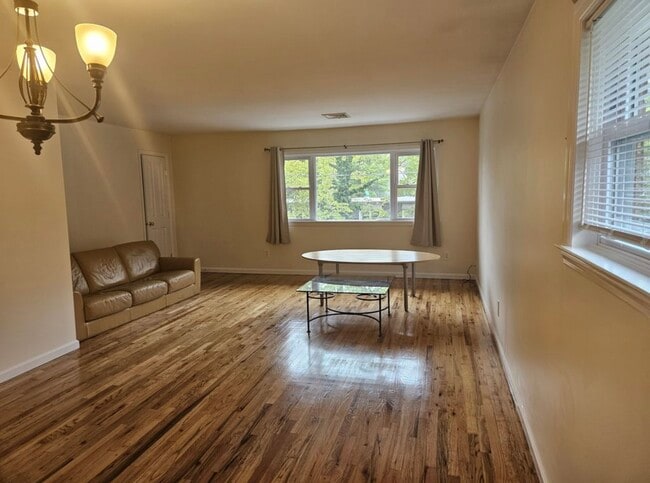 8 Town Path, Unit Top Floor