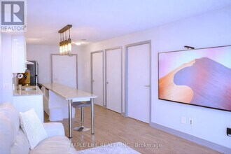 19 Singer Ct in Toronto, ON - Building Photo - Building Photo