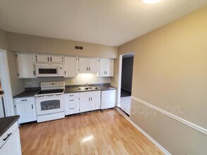 1209 Chatham Ct in Libertyville, IL - Building Photo - Building Photo