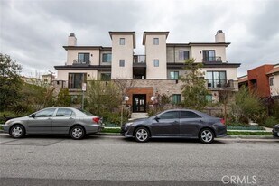 330 Salem St in Glendale, CA - Building Photo