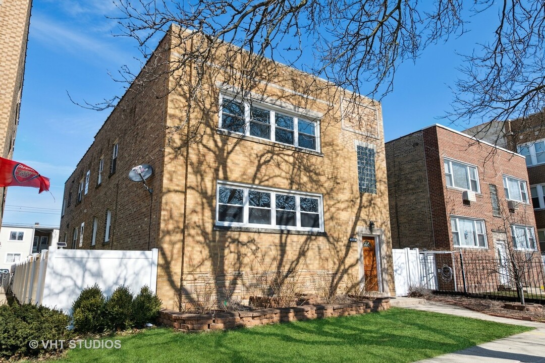 2642 W Farragut Ave, Unit 1 in Chicago, IL - Building Photo