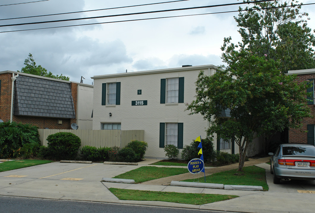 3114 Transcontinental Dr in Metairie, LA - Foto de edificio