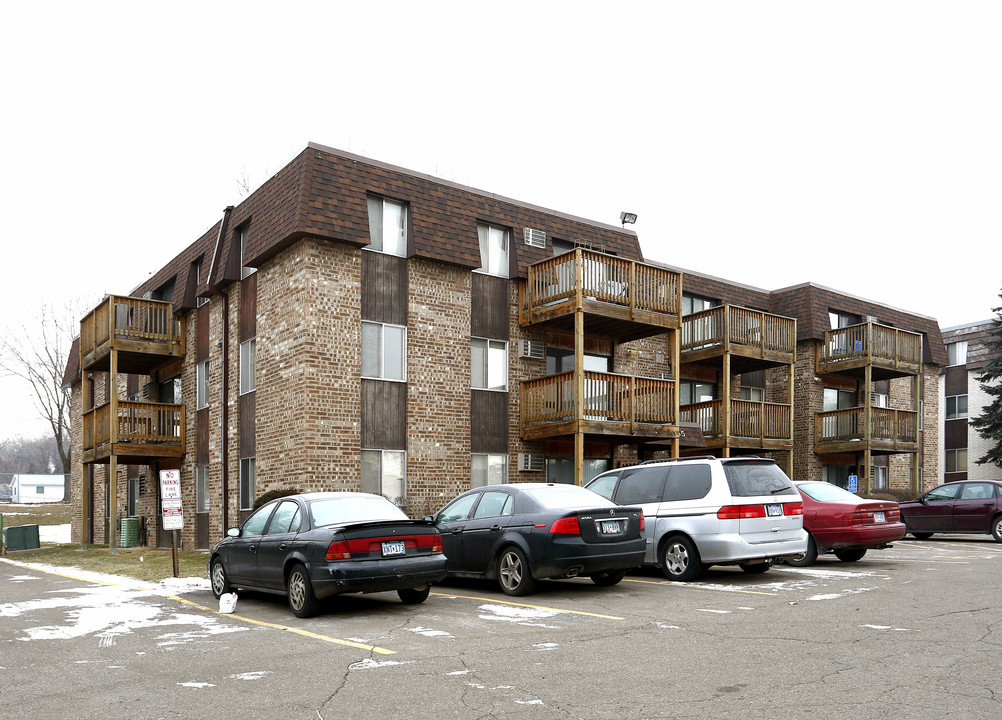 Eastgate Manor in St. Paul, MN - Building Photo