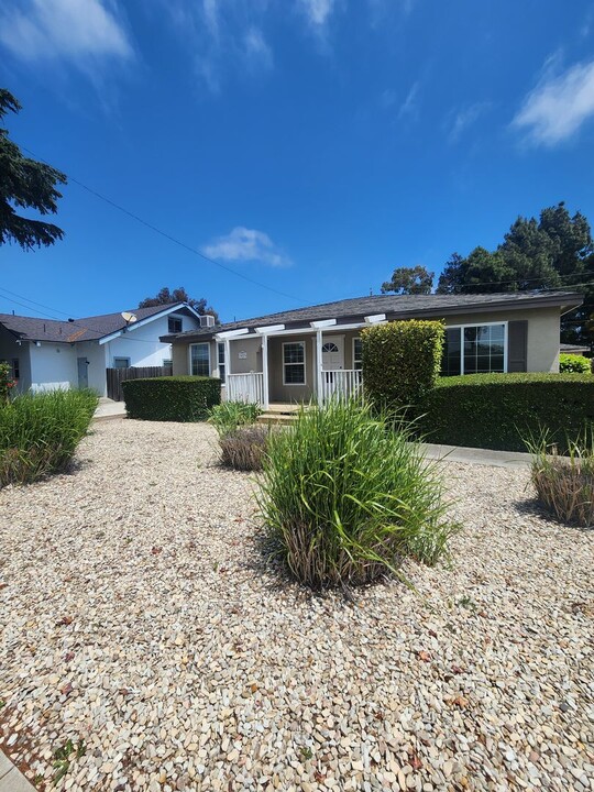 423 Orchard St in Arroyo Grande, CA - Building Photo