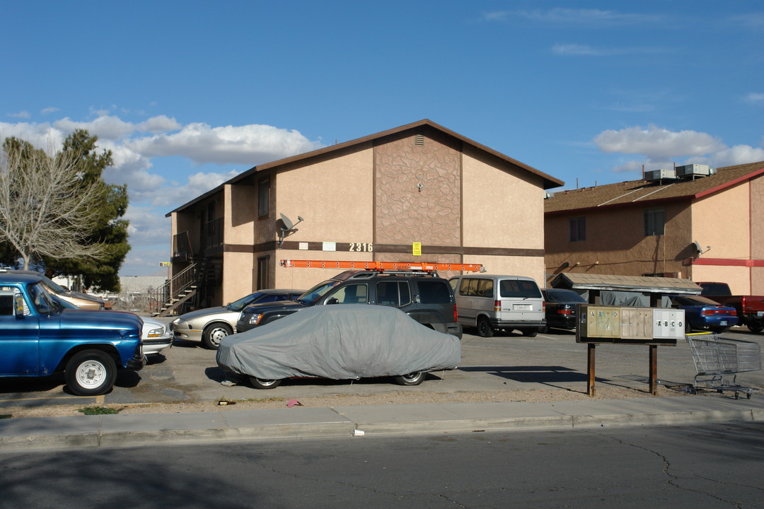 2316 Saturn Ave in Las Vegas, NV - Building Photo