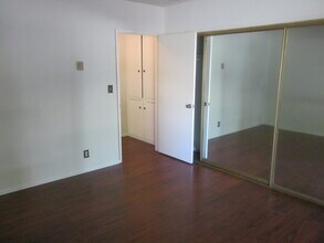 6001 Canterbury Dr in Culver City, CA - Building Photo - Building Photo