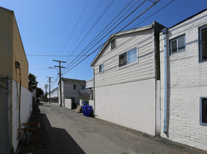 2020 S Tremont St in Oceanside, CA - Building Photo - Building Photo