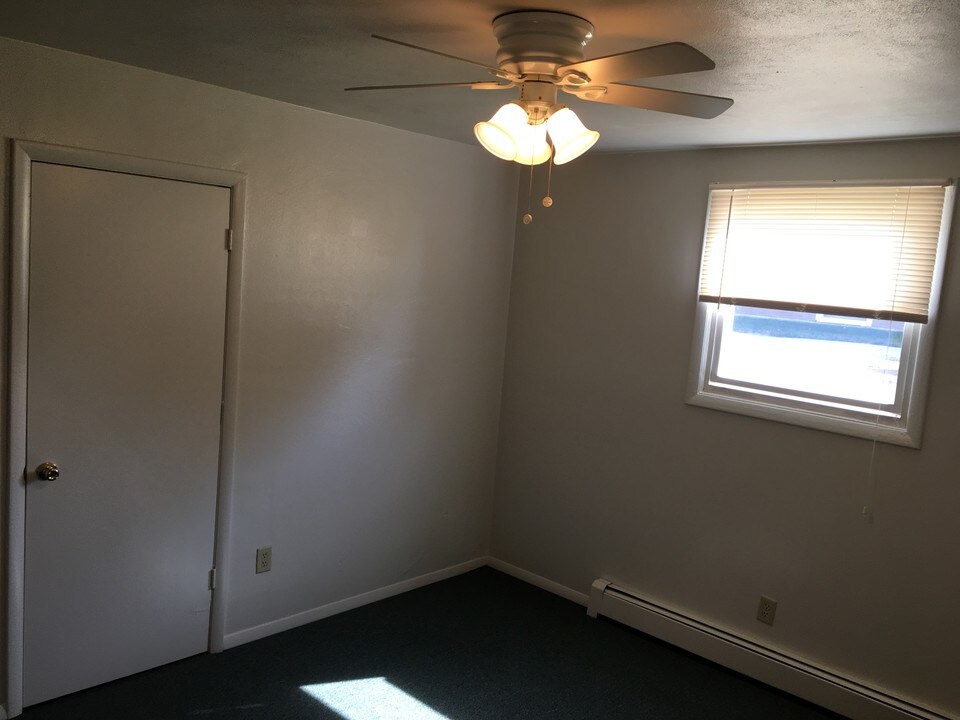 1205 Wall St in Normal, IL - Building Photo