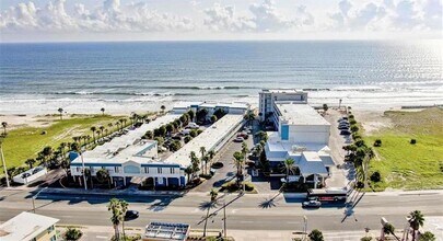 935 S Atlantic Ave in Daytona Beach, FL - Building Photo - Building Photo