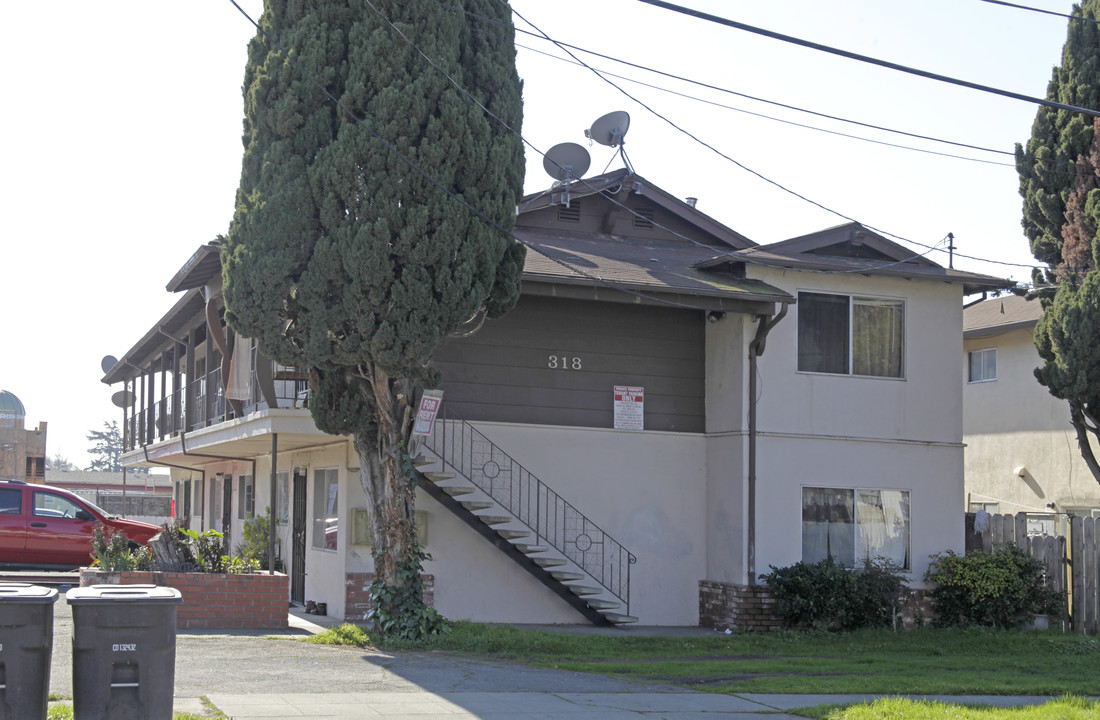 318 Dumont Ave in Hayward, CA - Building Photo