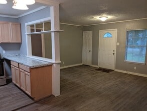 6831 St Augustine St in Houston, TX - Building Photo - Building Photo